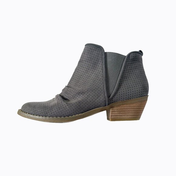 Report Drewe Ankle Booties Sz 8.5 Gray Faux Suede Perforated Y2K Cowgirl Western - Picture 1 of 11